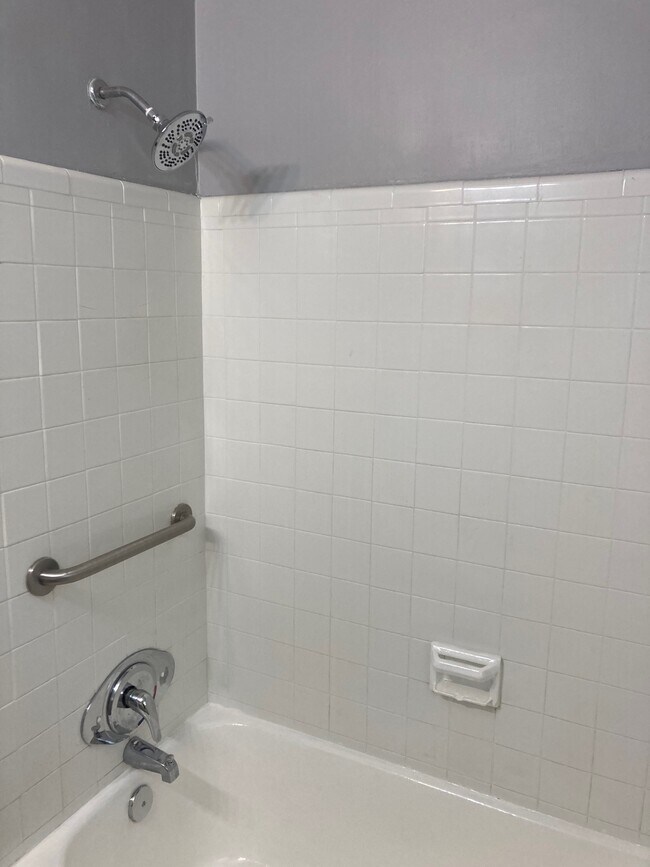 Building Photo - 1089 Longshore Dr