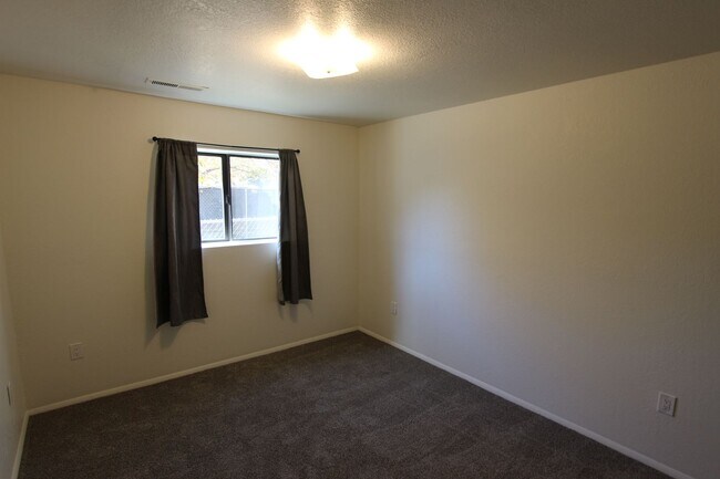 Building Photo - (594) 2905 N. Third Street Unit #3