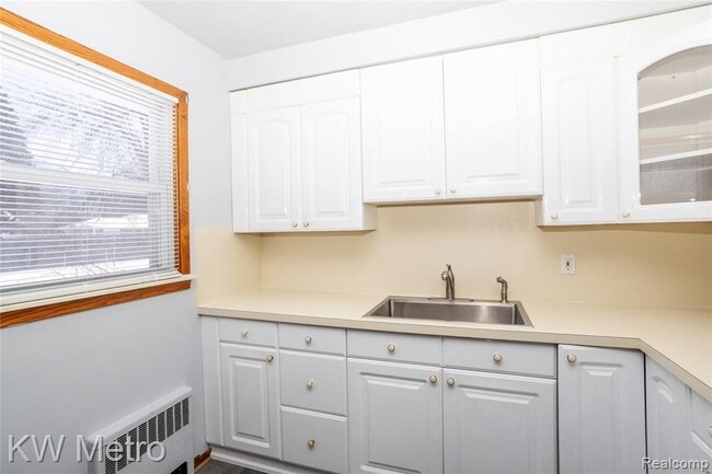 Building Photo - 32348 Linderman Ave