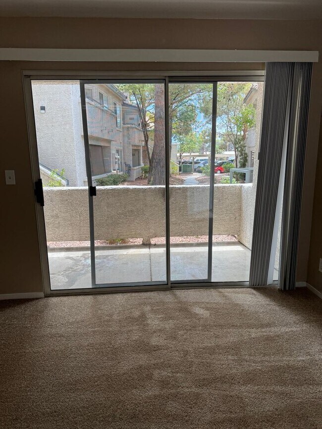 Building Photo - BEAUTIFUL SOUTHEAST 2 BEDROOM CONDO