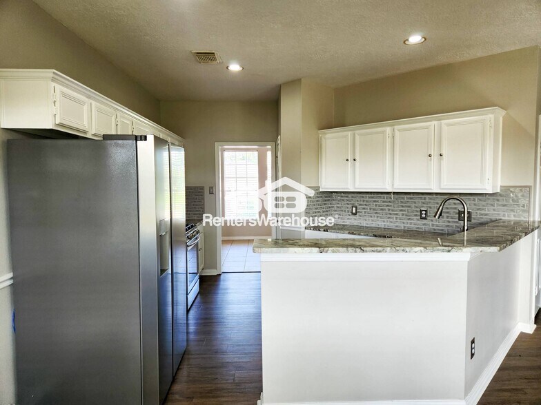 Building Photo - 2412 N Mission Cir