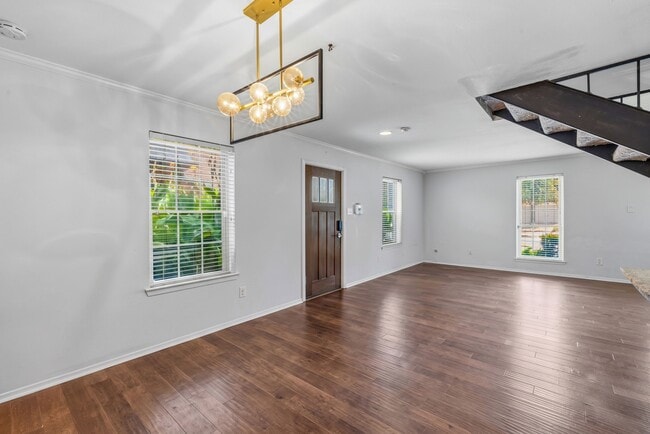 Building Photo - 5534 Beverly Hill St