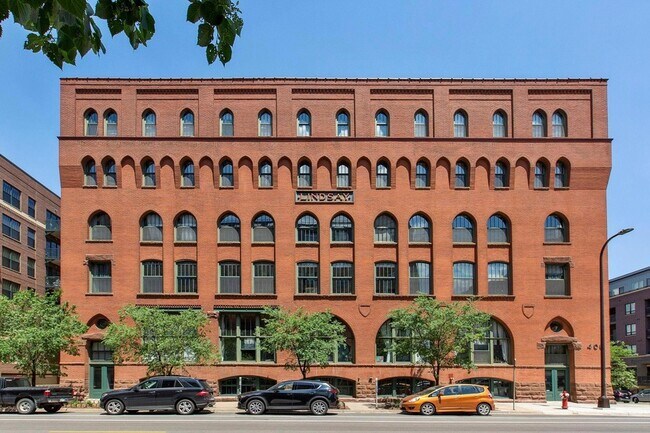 Building Photo - 400 N 1st St