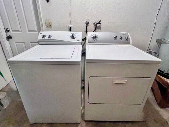 Building Photo - $1,995 Blackstone & Sierra 2 Bedroom Condo...
