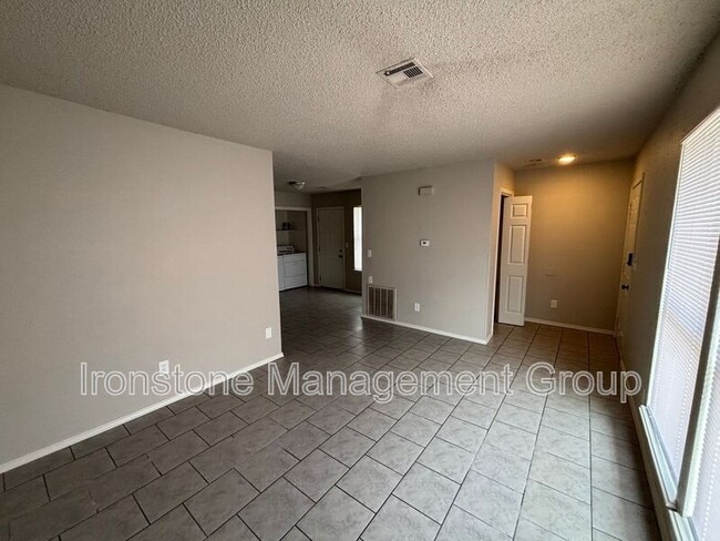 Building Photo - 4420 S Union Ave