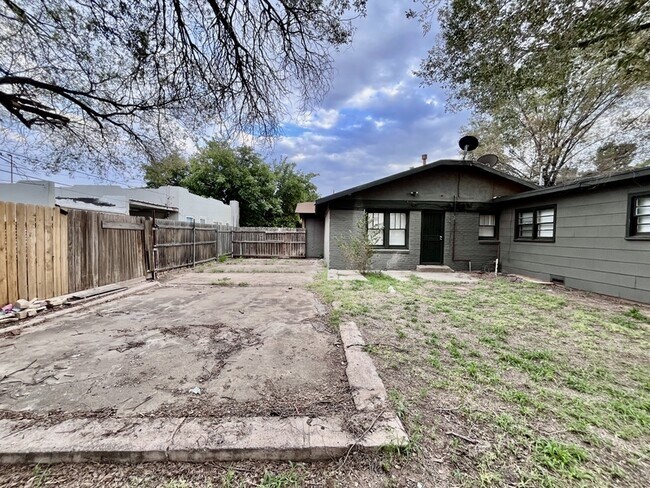 Building Photo - 2104 20th St