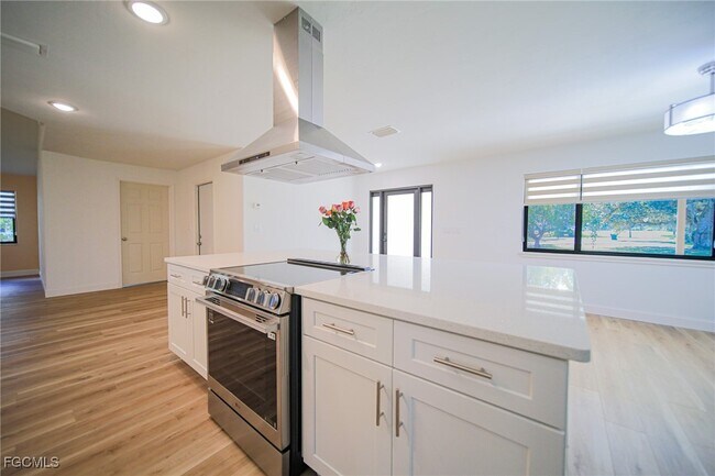 Building Photo - 1250 Riverbend Dr