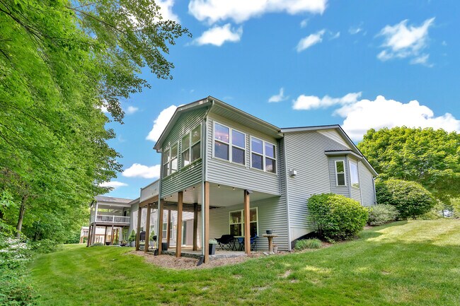 Building Photo - 6690 Green Valley Ct SE