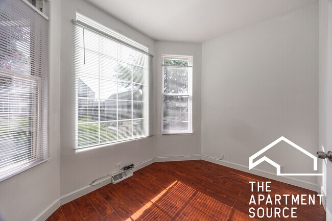 Building Photo - 2140 N Karlov Ave