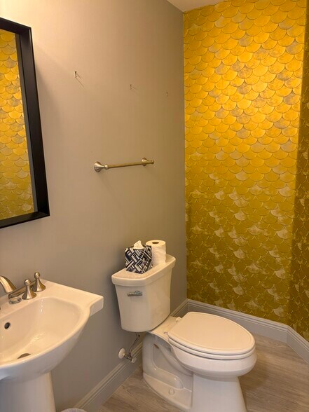 Guest Bath - 260 Hidden Bay Dr