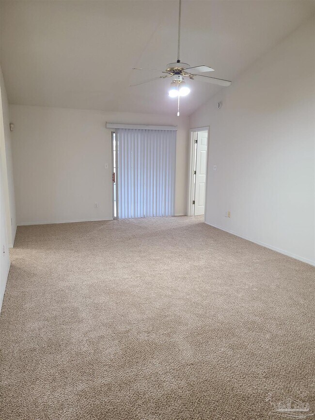 Building Photo - 112 Mirabelle Cir