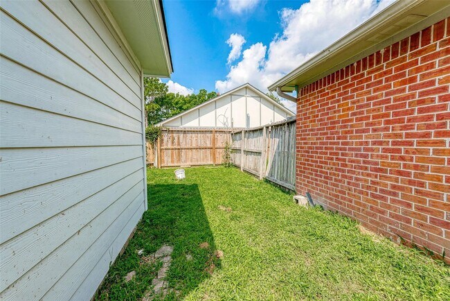 Building Photo - 9310 Corner Oaks Ln