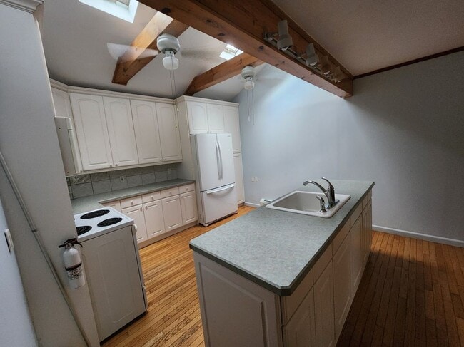 Building Photo - 128 White Pond Rd