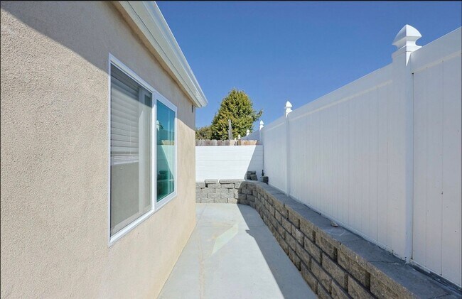 Building Photo - 143 Buccaneer Dr
