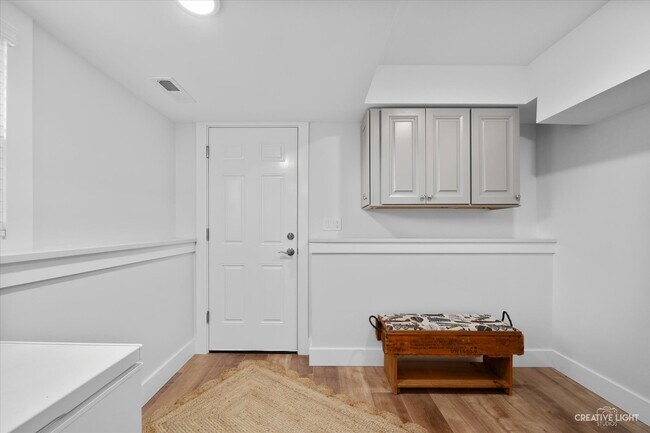 Building Photo - 2S920 Hickory Ln