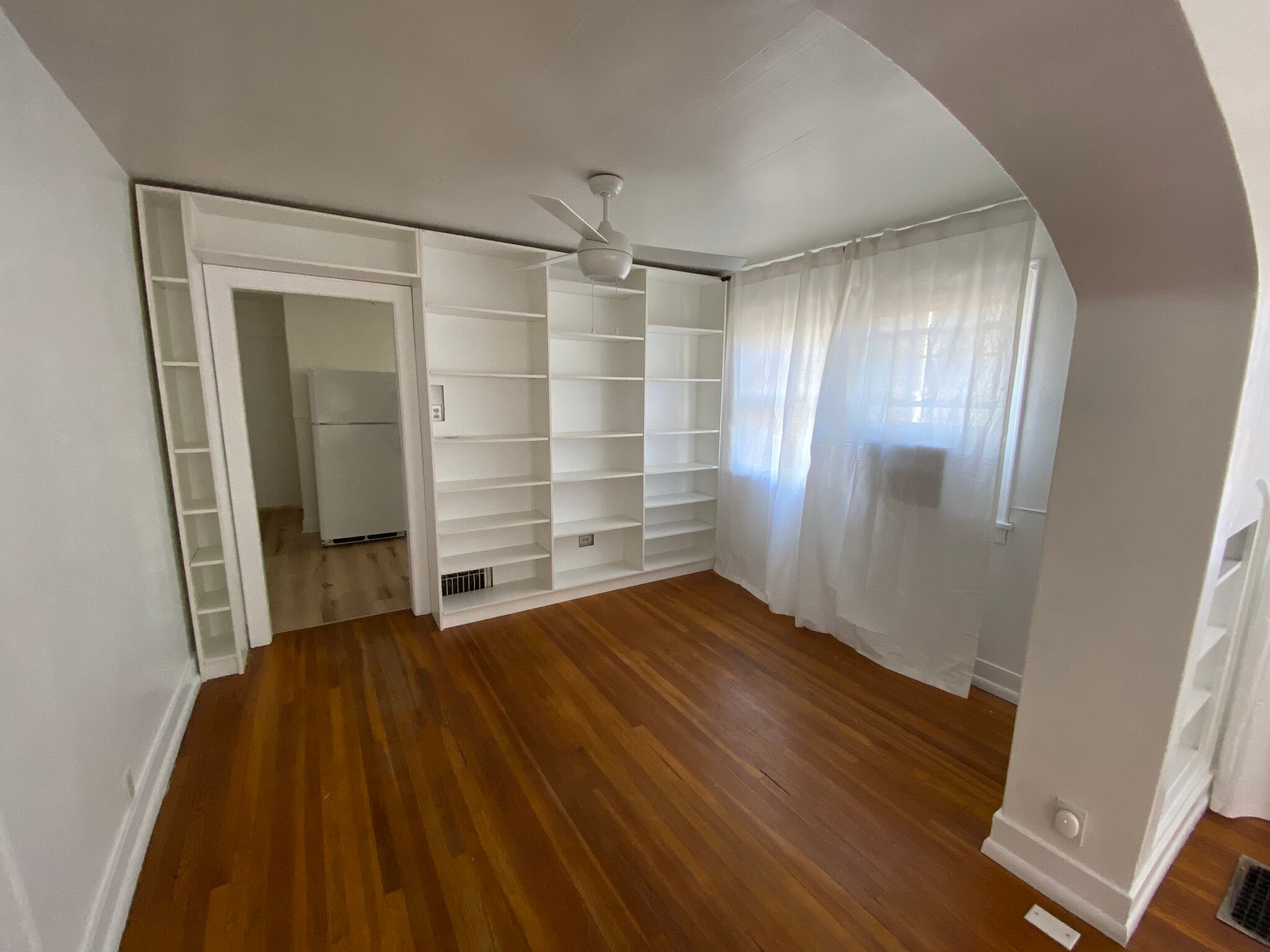 Building Photo - 1051 S 900 E
