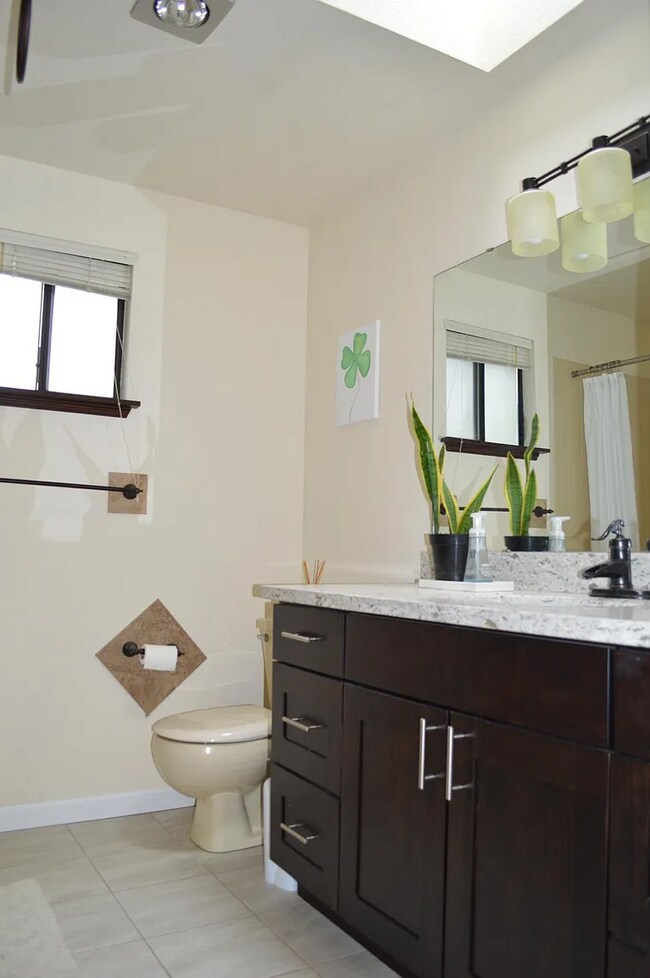 2nd floor bathroom with full standard bathtub - 6801 119th Pl SE