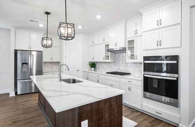 Building Photo - 3040 Poplar Farms Dr