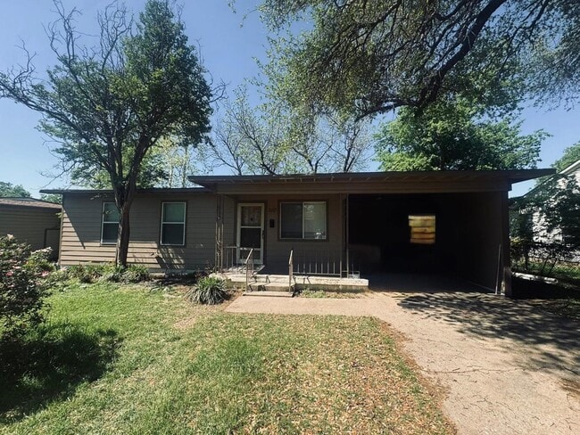 Building Photo - 510 W Kern Rd