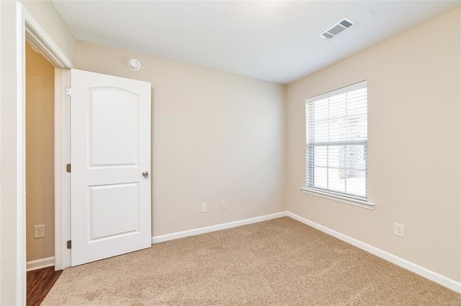 Building Photo - 553 Old Mill Way