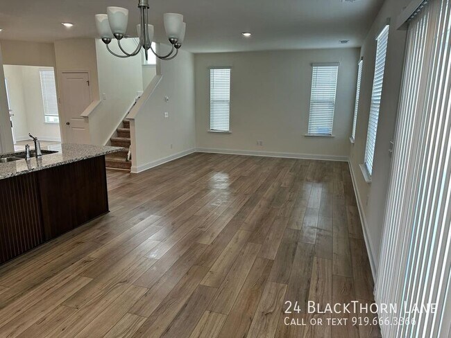 Building Photo - 24 Blackthorn Ln