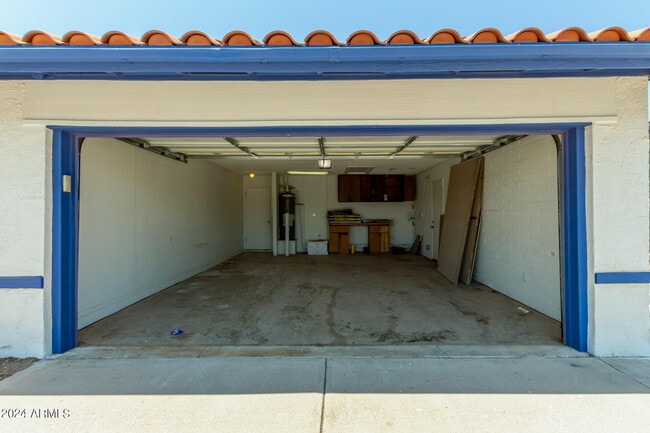 Building Photo - 2058 E Oxford Dr