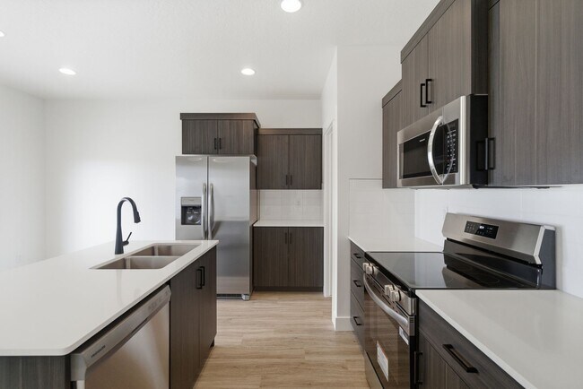 Building Photo - 5690 S Weehawken Ln