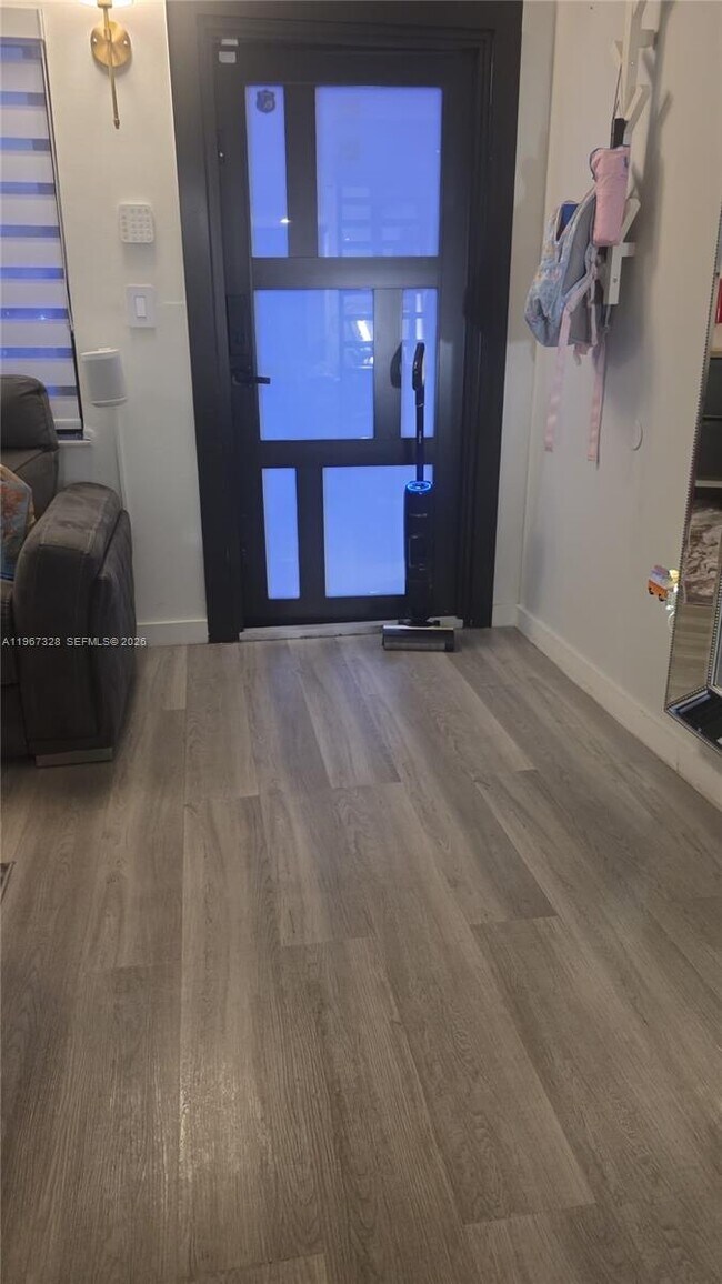 Building Photo - 1711 W 58th St