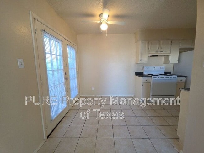 Building Photo - 5808 Wellington Dr