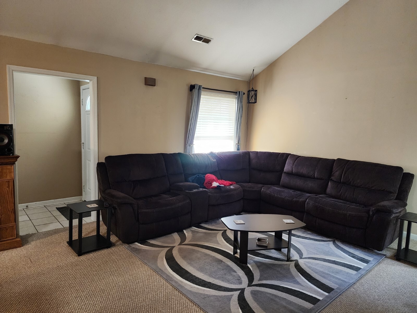 Living room / entrance - 1445 Ford Rd