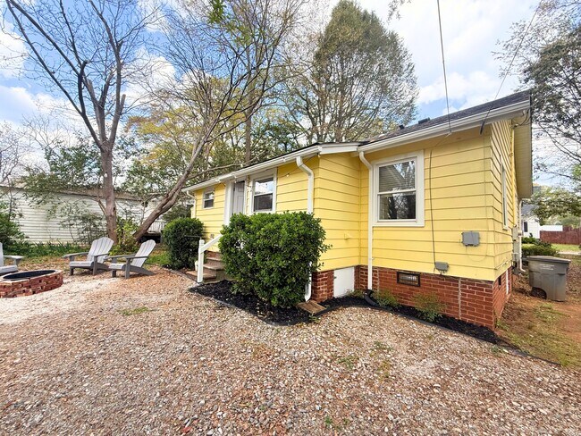 Building Photo - 11 Brooks Ave