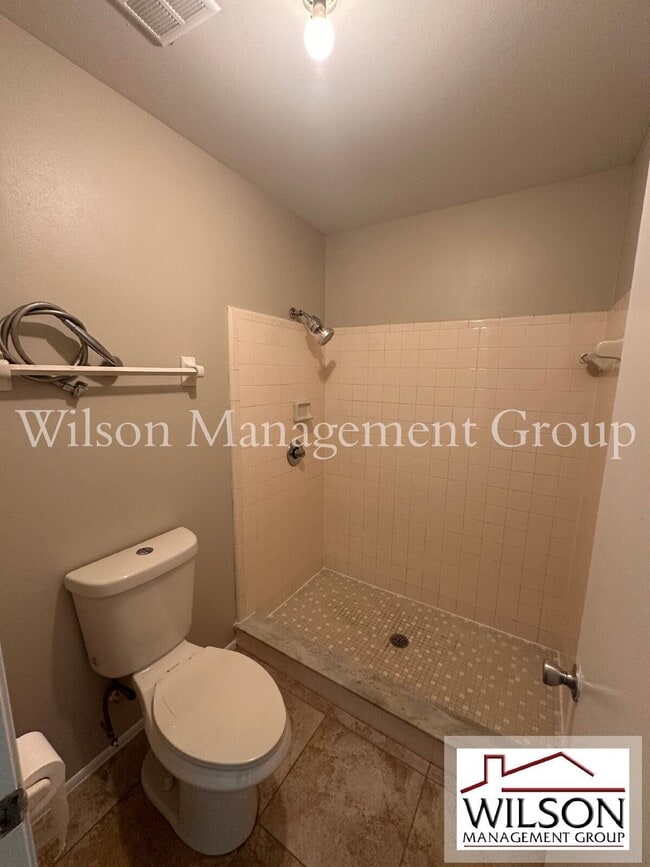 Building Photo - 2971 Embassy Ct