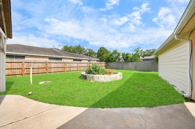 Building Photo - 11411 Briar Forest Dr