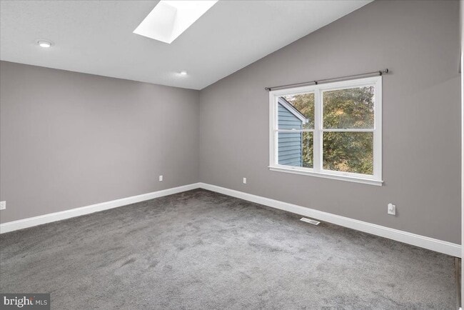 Building Photo - 2299 Memorial Ct