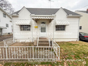 Building Photo - Charming 3-Bedroom Home with Large Yard an...