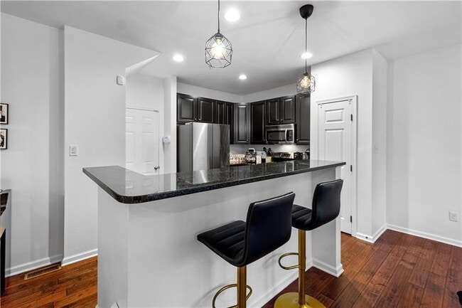 Building Photo - 294 Maple Ridge Dr