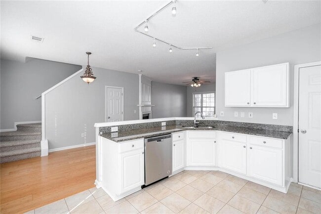 Building Photo - 380 Wittenridge Ct