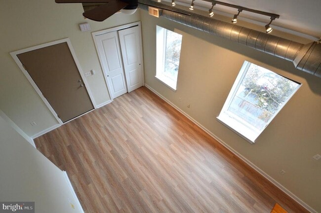 Building Photo - 1006 N 5th St