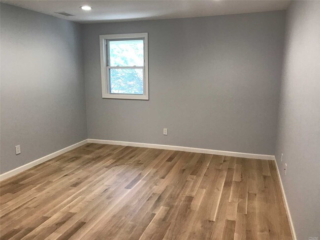 Building Photo - 158 Pollok Pl