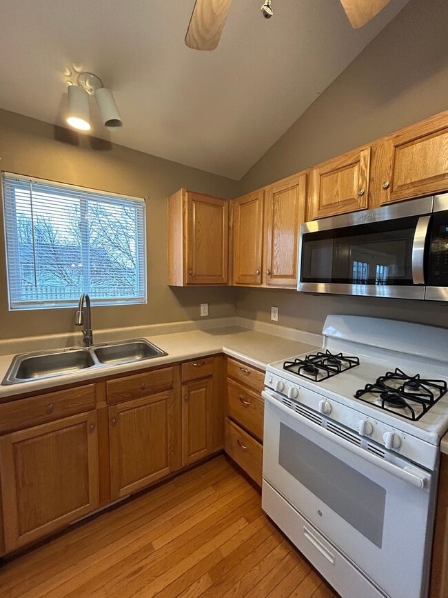 Building Photo - Spacious Split Level Living in Millard with a Backyard You’ll Love