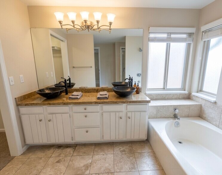 Building Photo - 17336 E Kenyon Dr