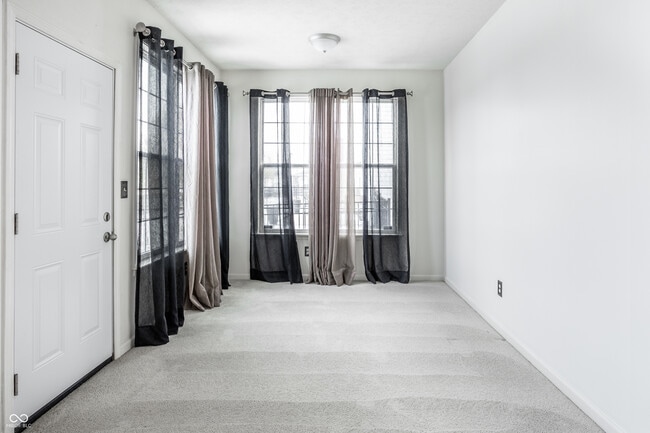 Building Photo - 3394 Roundlake Lane