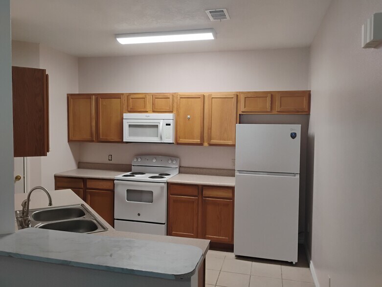 Building Photo - 1707 Prairie Dr