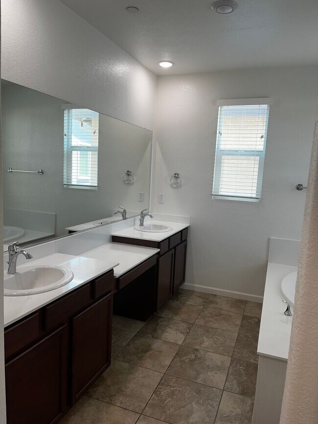 Building Photo - Excellent Witney Ranch 4 Bedroom, 3 Bathroom Home in Whitney Ranch for Rent.