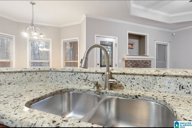 Building Photo - 504 Rolling Hills Dr