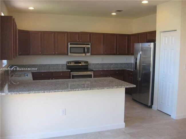 Building Photo - 16585 SW 42nd Way