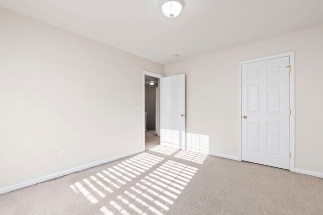 Building Photo - Prime Morrisville Location – Updated 3BR Townhome in Walnut Woods