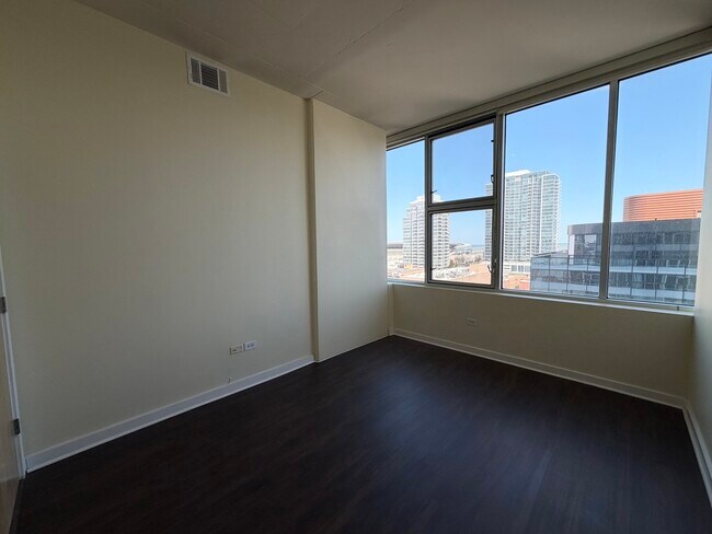 Building Photo - 1720 S Michigan Ave