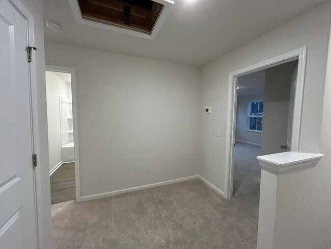 Building Photo - 3 Bedroom 2.5 Bathroom Townhouse in Windward Village - Summerville