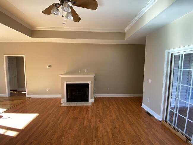 Building Photo - 208 Summergrass Dr